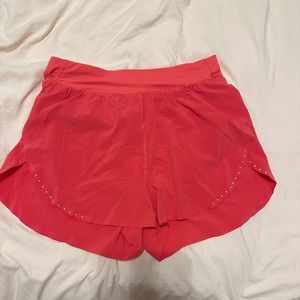 Lip gloss Lululemon shorts